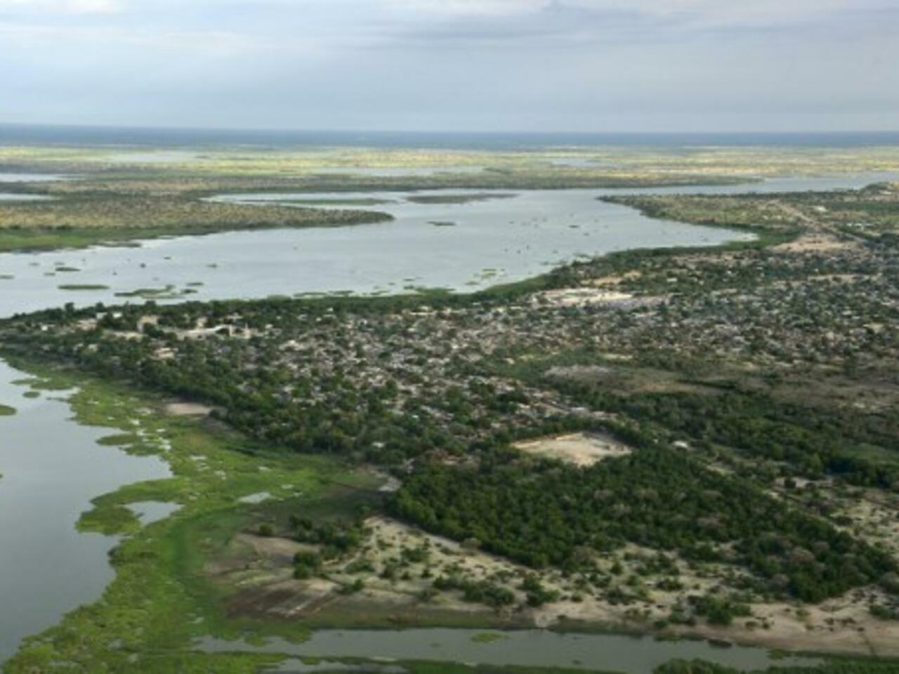 This aerial picture taken on July 16, 2016 shows the Lake Chad in the Bol region, around 200km from Chad capital city N&rsquo;Djamena. (Photo by SIA KAMBOU / AFP)