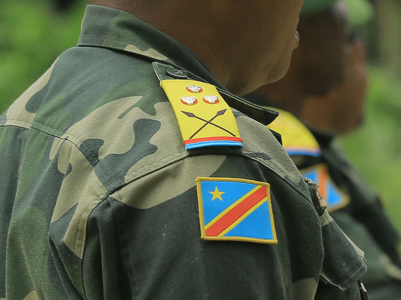 The national flag of Democratic Republic of Congo is seen on the shoulder of Congolese Colonel on December 8, 2021. – On November 30, the Ugandan air force and artillery shelled areas in Ituri and North Kivu, Congolese provinces bordering Uganda, where bases of the ADF (Allied Democratic Forces), a group accused by Kampala to be responsible for recent attacks on its soil claimed by the jihadist organization Islamic State. These Ugandan rebels have been established since 1995 in the east of the Democratic Republic of the Congo, where they have established themselves. They are considered the deadliest of the armed groups raging in the region, responsible for the massacre of thousands of civilians. (Photo by Sébastien KITSA MUSAYI / AFP)