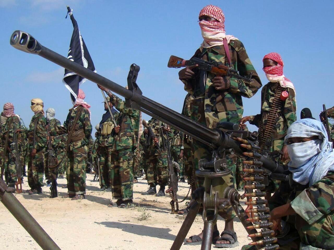 Members of the hardline al Shabaab Islamist rebel group parade their weapons in Somalia&rsquo;s capital Mogadishu, January 1, 2010. Somalia&rsquo;s hardline Islamist rebel group al Shabaab said on Friday it was ready to send reinforcement to al Qaeda in Yemen should the U.S. carry out retaliatory strikes, and urged other Muslims to follow suit. REUTERS/Feisal Omar (SOMALIA – Tags: CIVIL UNREST SOCIETY)