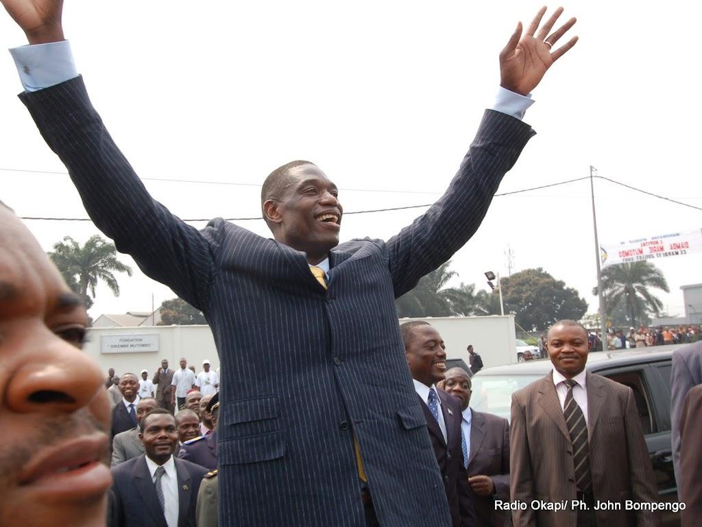 Mutombo Dikembe star de NBA devant le public ce 17/07/2007 à Kinshasa, lors de l’inauguration de l’hôpital Biamba Marie Mutombo par le Président Joseph Kabila. Radio Okapi/ Ph. John Bompengo
