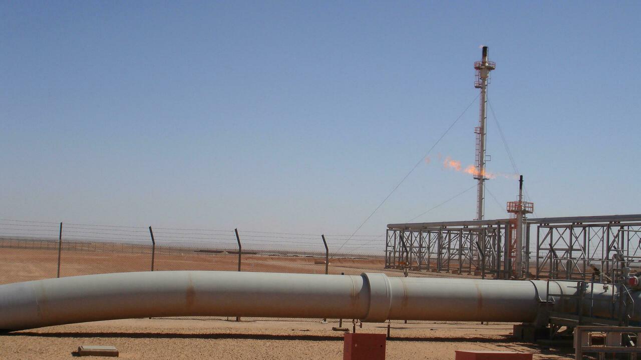 A general view taken on December 14, 2008 shows the Krechba gas treatment plant, about 1,200 km (746 miles) south of Algiers. The In Salah gas project, a four-year old venture grouping energy majors Sonatrach of Algeria, BP of Britain and Statoil of Norway, is described by its managers as the world’s first and largest onshore carbon capture and sequestration scheme. The Organization of Petroleum Exporting Countries (OPEC) is due to meet on December 17, 2008 in the Algerian city of Oran. AFP PHOTO / STR (Photo by AFP)