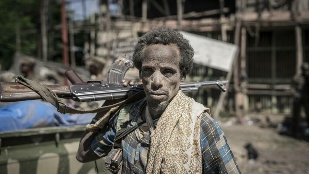 A member from Afar militia pose for a photograph in Shewa Robit, Ethiopia, on December 05, 2021. (Photo by Amanuel Sileshi / AFP)