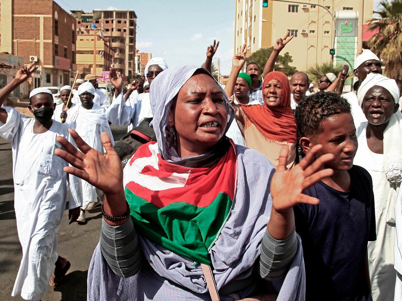 Supporters of the Umma Party, Sudan’s largest political party, chant slogans during a protest against a military coup that overthrew the transition to civilian rule, on October 29, 2021 in the capital Khartoum’s twin city of Omdurman. – Furious Sudanese anti-coup protesters vowed to press ahead with a campaign of civil disobedience, following deadly clashes with security forces during demonstrations against a widely condemned military takeover. (Photo by Ebrahim HAMID / AFP)