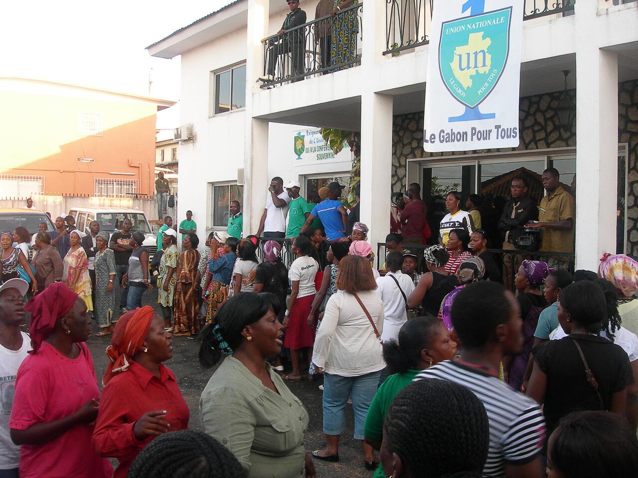 Supporters of the Gabones opposition ‘National Union’ (UN – Union Nationale) political party take part in a rally at the party’s headquarters in Libreville on August 17, 2012. The party’s headquarters were surrounded by police officers on August 17 and several hundred supporters said they were prevented from going to a site to pay homage to a woman allegedly killed by tear gas fired by police attempting to break up an opposition protest on August 15. As Gabon celebrated its national holiday on August 17, tensions remained high between the Gabonese President Ali Bongo and leaders and supporters of the opposition ‘National Union’ party. AFP PHOTO / PATRICK FORT (Photo by PATRICK FORT / AFP)