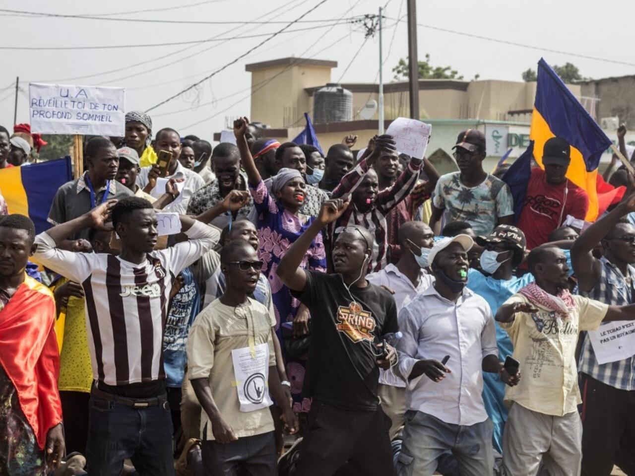 Demonstrators march through the streets of the Chadian capital N’Djamena on September 11, 2021, against the Junta that has ruled Chad since the death of Idriss Deby Itno, surrounded by a strong police force presence. (Photo by Djimet WICHE / AFP)